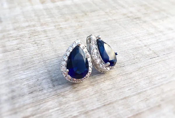 Diamond-Studded_Stud_Earrings_For_Women/Girls