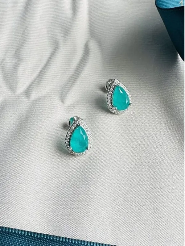 Diamond-Studded_Stud_Earrings_For_Women/Girls