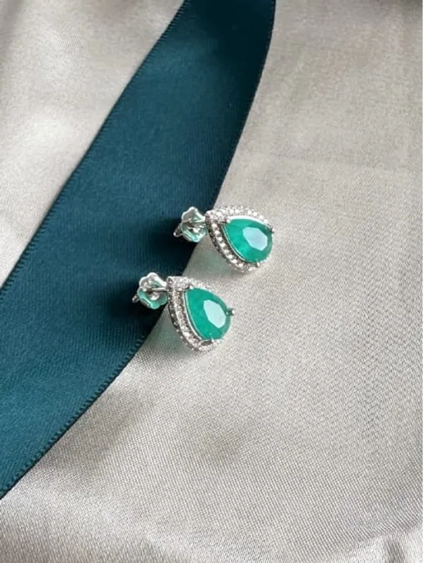 Diamond-Studded_Stud_Earrings_For_Women/Girls
