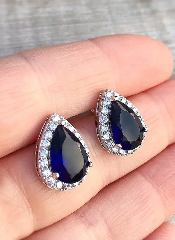 Diamond-Studded_Stud_Earrings_For_Women/Girls