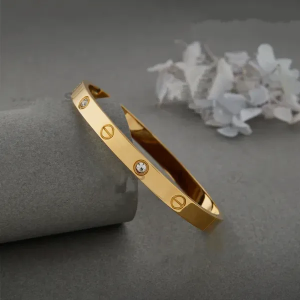 STAINLESS_STEEL_GOLD_PLATED_GEOMETRIC_PATTERN_KADA_FOR_WOMENS
