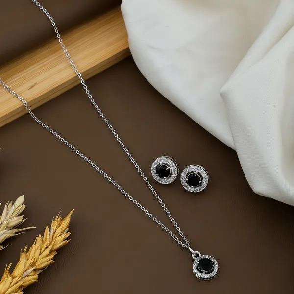 Silver_Chain_Circular_Pendant_and_Earrings_with_Finely_Cut_Stones_for_Women/Girls
