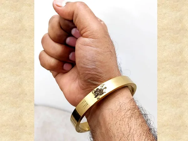 STAINLESS_STEEL_GOLD_PLATED_10_MM_FLAT_HANUMAN_CHALISA_PUNJABI_KADA