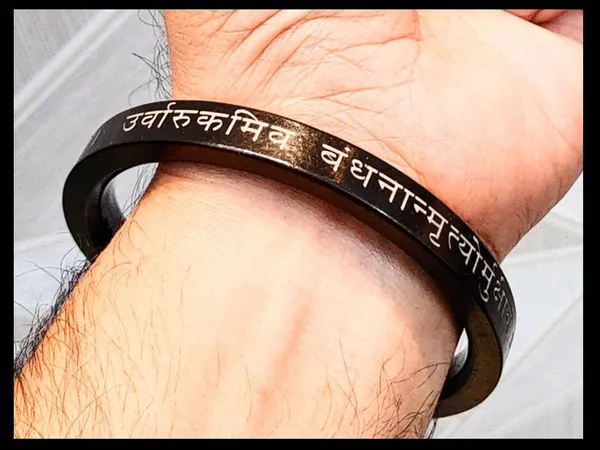 BLACK_IRON_MAHA_MRITYUNJAY_MANTRA_8_MM_KADA_FOR_MEN