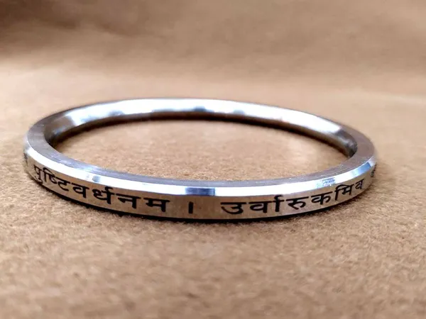 Silver_Punjabi_Maha_Mrityunjay_Engraved_Kada_Made_with_Stainless_Steel