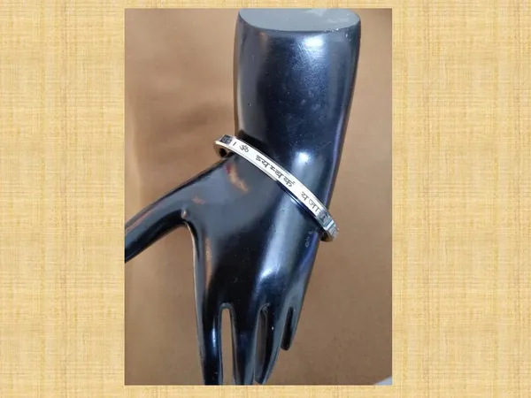 Silver_Punjabi_Maha_Mrityunjay_Engraved_Kada_Made_with_Stainless_Steel