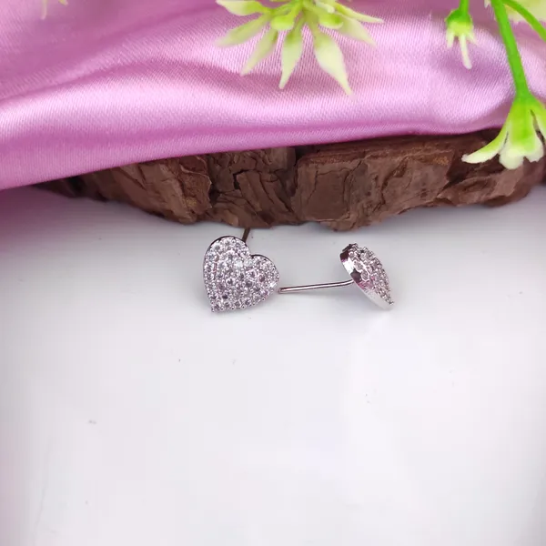 Mahira_white_colour_american_diamond_pair_earring