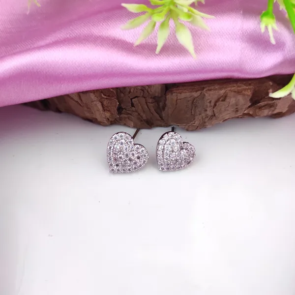 Mahira_white_colour_american_diamond_pair_earring