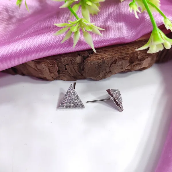 Rimi_white_colour_american_diamond_pair_earring