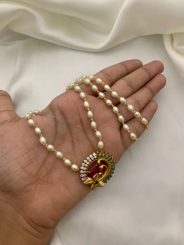 EZRAN_FLORAL_PEARL_NECKLACE