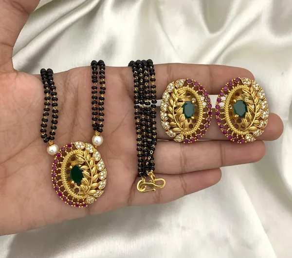 Stunning_Leaf_designed_Pendant_with_Earring_Mangalsutra_set