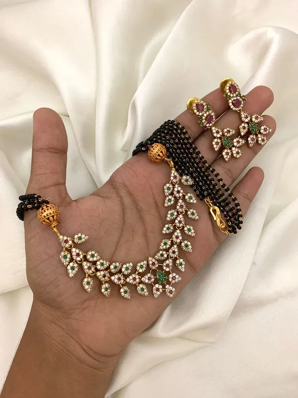 Ethnic_Matte_finish_AD_Leaf_Pendant_with_Mangalsutra_set