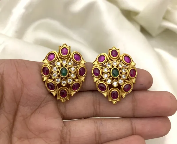 Ethnic_casual_wear_Ear_stud
