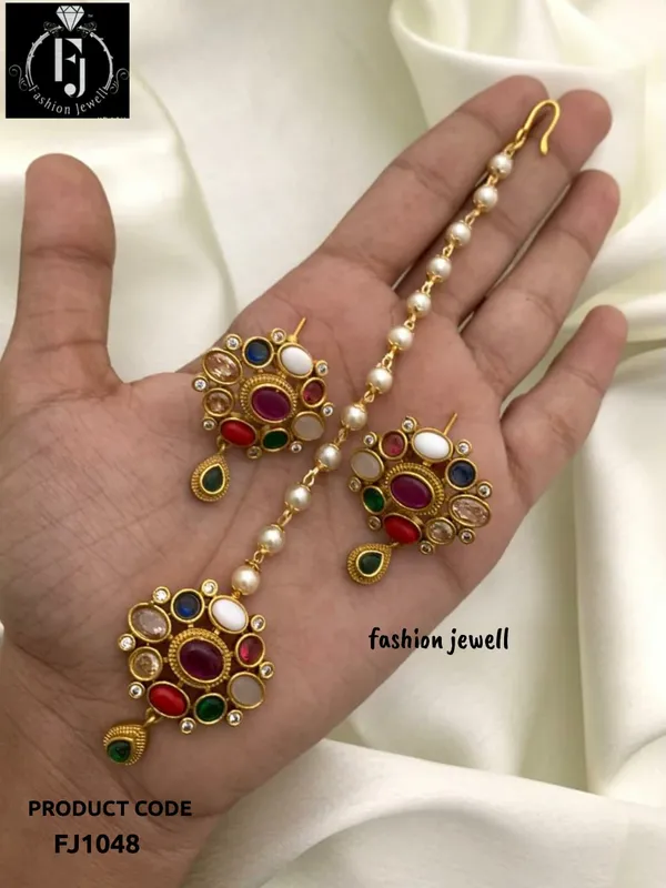 RUHI_NAVARATAN_TIKKA_WITH_EARRING
