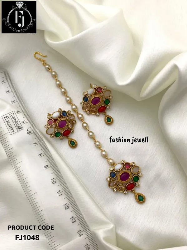 RUHI_NAVARATAN_TIKKA_WITH_EARRING