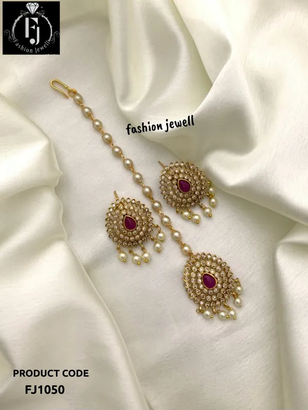 KAIRI_MAANG_TIKKA_WITH_EARRING