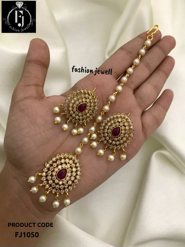 KAIRI_MAANG_TIKKA_WITH_EARRING