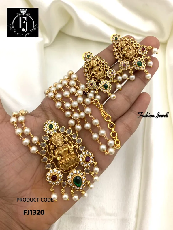 GIVA_LAKSHMI_LONG_NECKLACE_WITH_EARRING