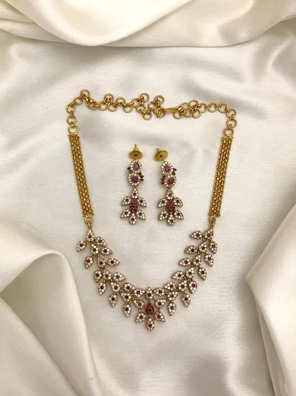 SAINA_NAKSHATRA_LEAF_PENDANT_CHAIN_SET