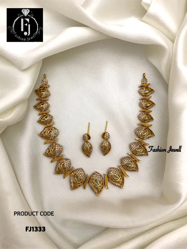 Jayana_leaf_Motif_Antique__Statement_Necklace_Set