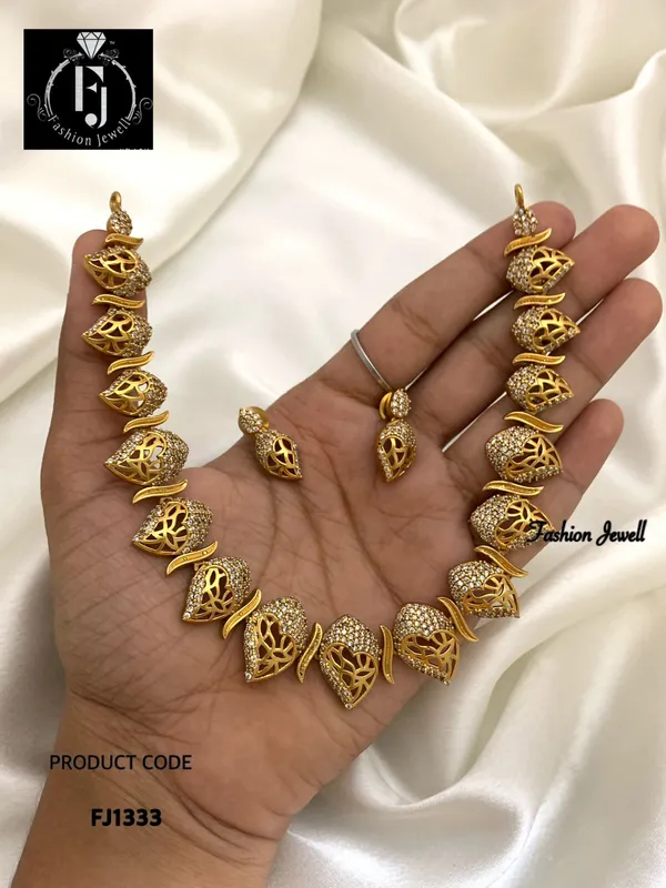 Jayana_leaf_Motif_Antique__Statement_Necklace_Set