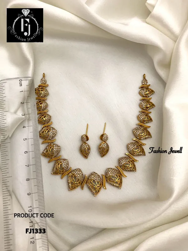 Jayana_leaf_Motif_Antique__Statement_Necklace_Set