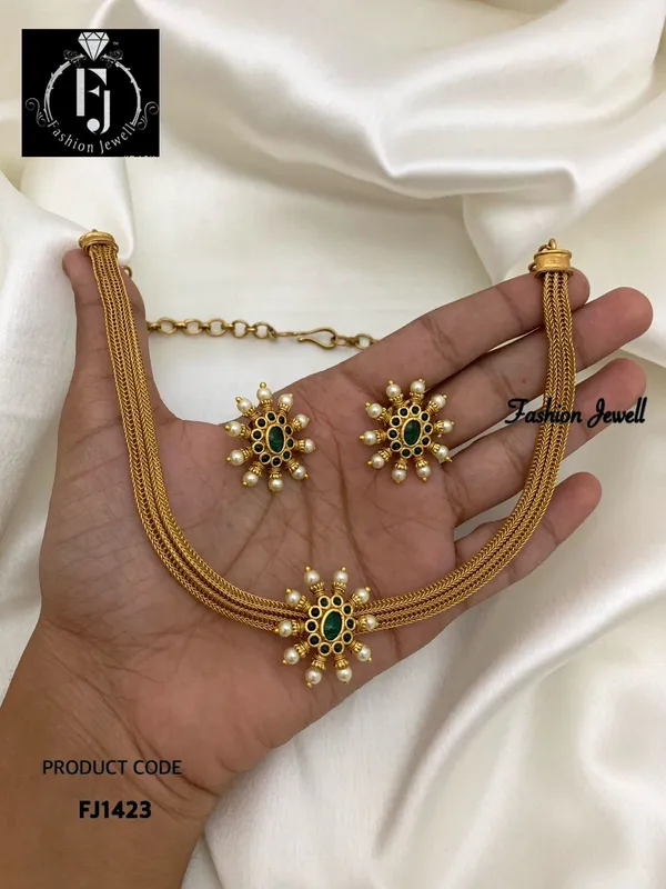 TRIVA_CHAIN_STYLE_NECKLACE_SET