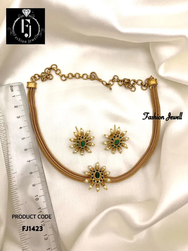 TRIVA_CHAIN_STYLE_NECKLACE_SET