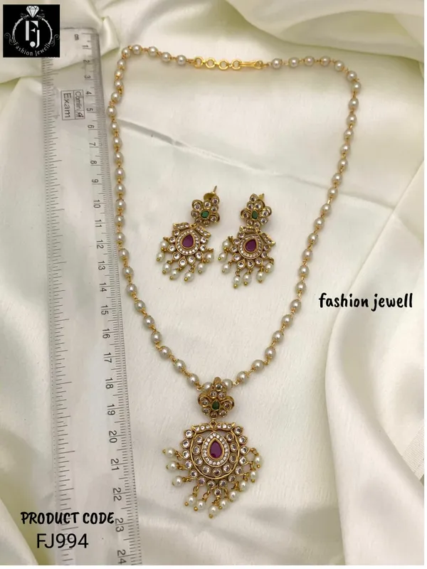 VARALI_PEARL_NECKLACE_SET