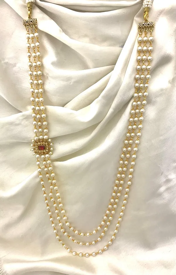 Side pendant necklace online discount