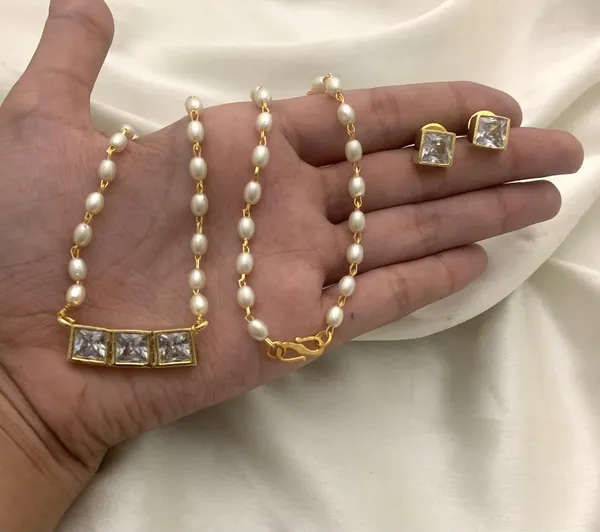 Trendy_3_stone_Ad_pendant_with_single_line_Pearl_Mala_set