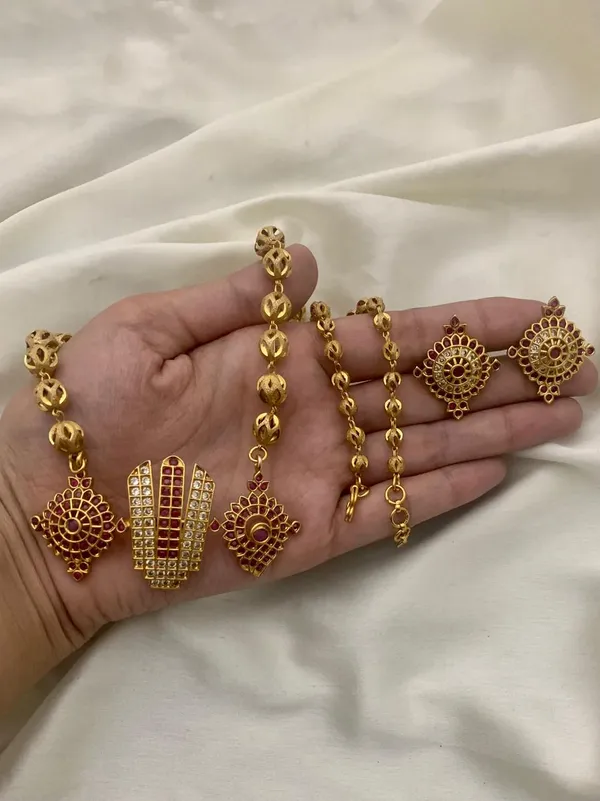 Ethnic_Perumal_Design_Ball_Chain_Necklace_Set_For_Women.