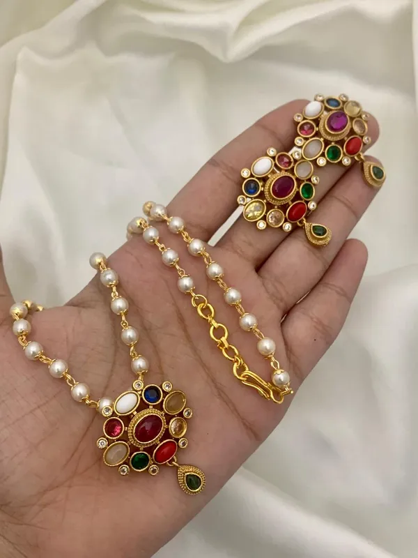 Navratna_Floral_Pearl_Necklace_Set