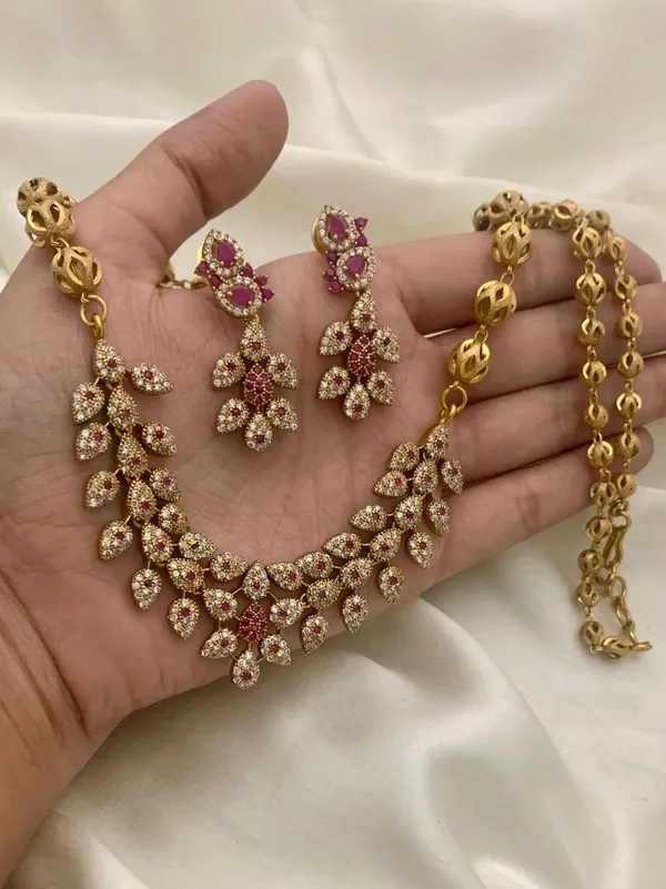 Elegant_Leaf_Design_Ball_Chain_Necklace_Set_For_Women.