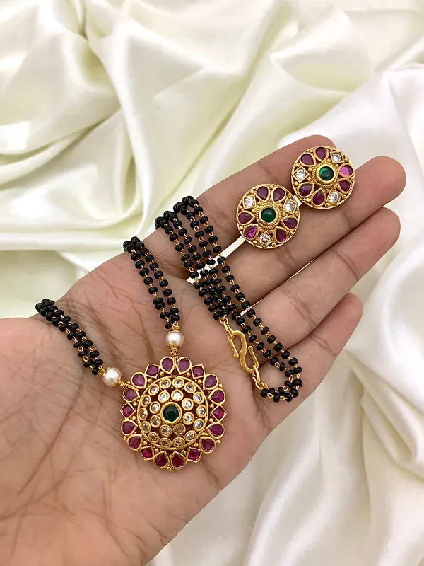 Antique_Mangalsutra_Chain_Pendant_with_Earrings