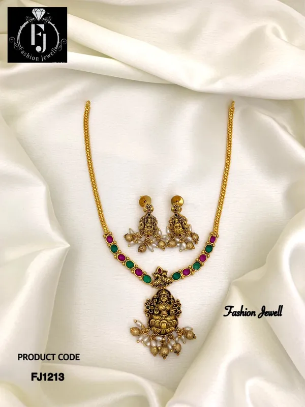 PIA_LAKSHMI_ANTIQUE_NECKLACE_SET