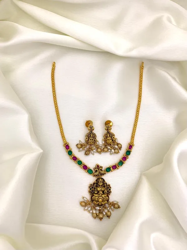 PIA_LAKSHMI_ANTIQUE_NECKLACE_SET