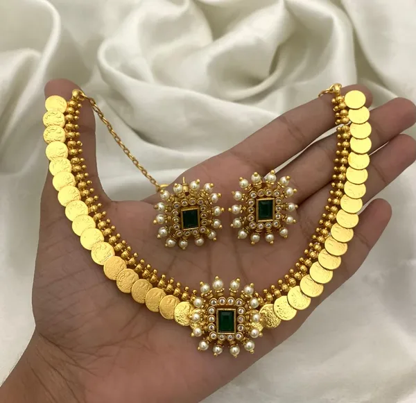 Classy_Matte_finish_Pendant_with_Micro_gold_Polish_Lakshmi_Necklace_set
