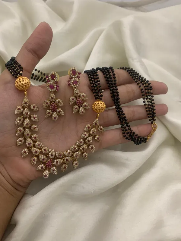 Ethnic_Ad_Matte_Leaf_Pendant_Mangalsutra_set