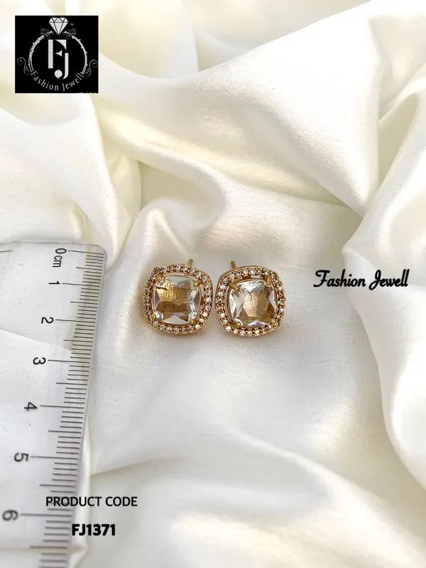 Rosemary_Antique_stud