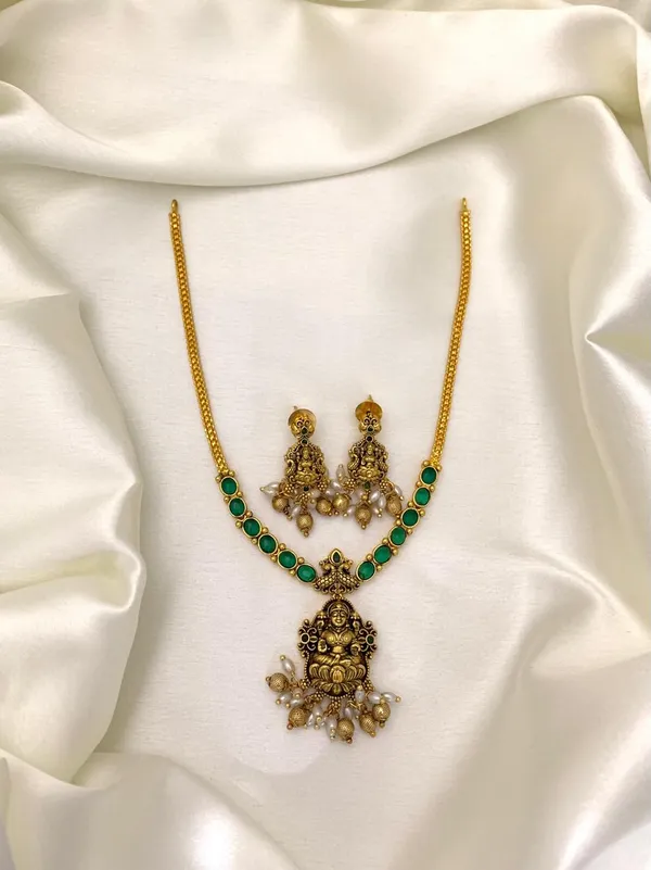 RIA_LAKSHMI_ANTIQUE_NECKLACE_SET