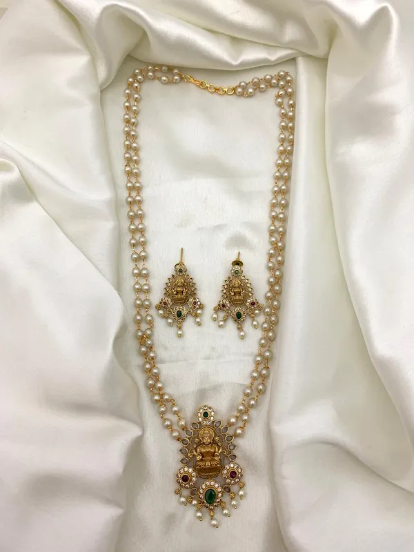 GIVA_LAKSHMI_LONG_NECKLACE_WITH_EARRING