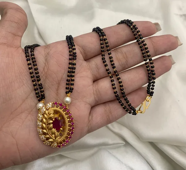 Gorgeous_Leaf_design_Pendant_Mangalsutra