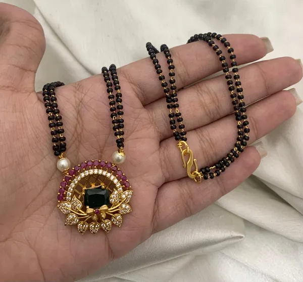 Traditional_Flower_designed_Pendant_Mangalsutra