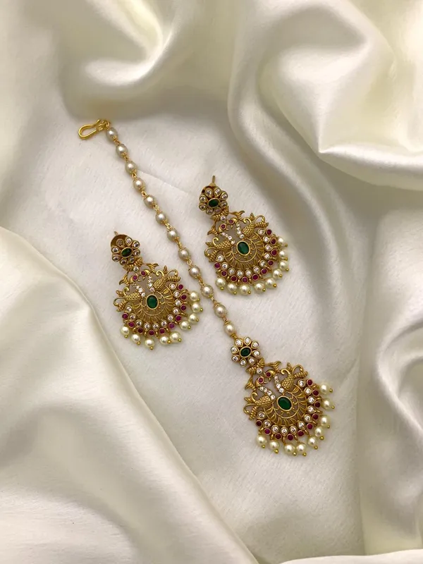 IRA_MAANG_TIKKA_WIH_EARRING