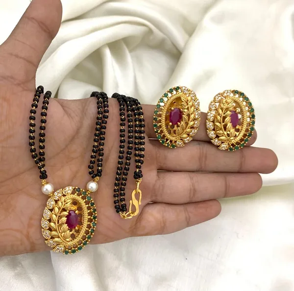 Stunning_Leaf_designed_Pendant_with_Earring_Mangalsutra_set