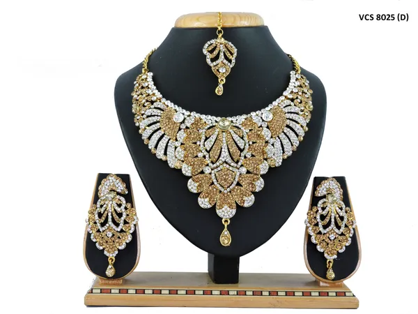 Alloy_Gold_Plated_Jewel_Set_|_Stone_Studded_Necklace_Set_For_Women_|_White_and_Gold