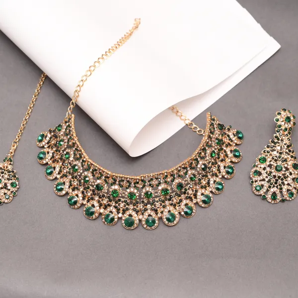 Alloy_Gold_Plated_Jewel_Set_|_Stone_Studded_Necklace_Set_For_Women_|_Green_and_Gold