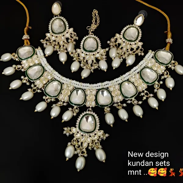 Allure_Glittering_Women_Necklaces_&_Chains_OVALNS-01