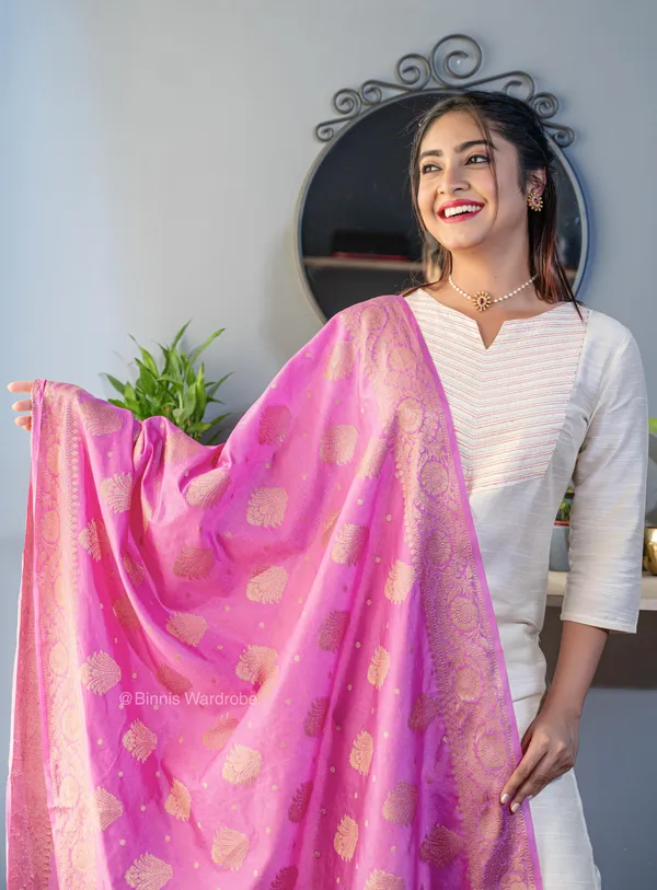 Pure_dupion_silk_Banarasi_handloom_fuchis_dupatta